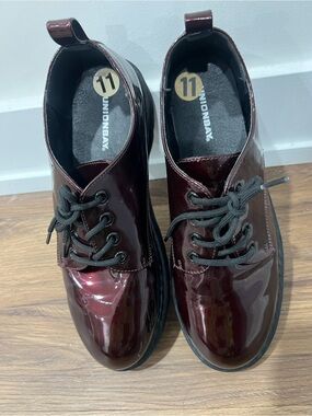 UNIONBAY Men’s Glossy Burgundy Lace-Up Oxfords
